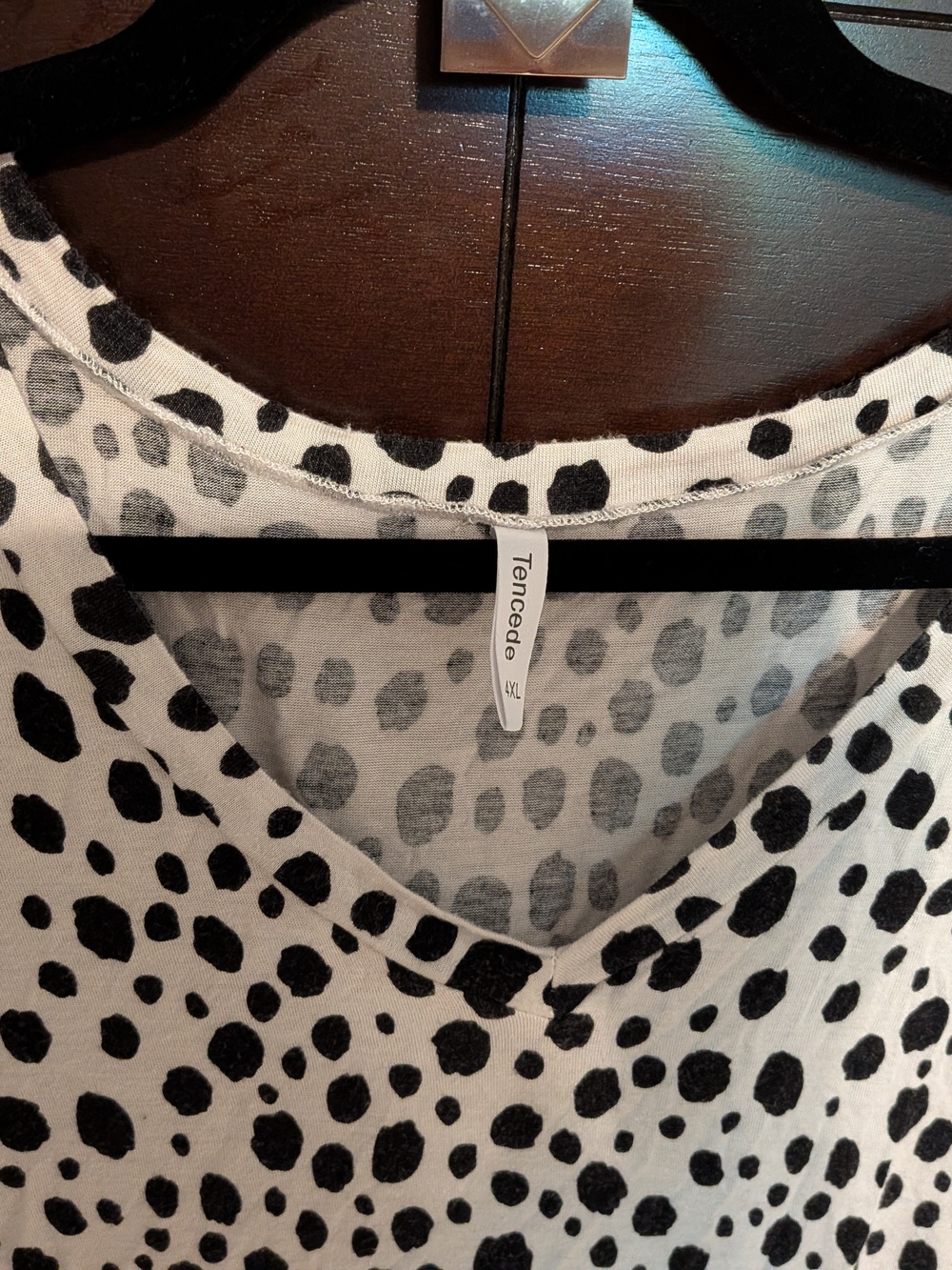 Amazon Essentials Dalmatian Print V-Neck Tunic - Picture 4 of 6